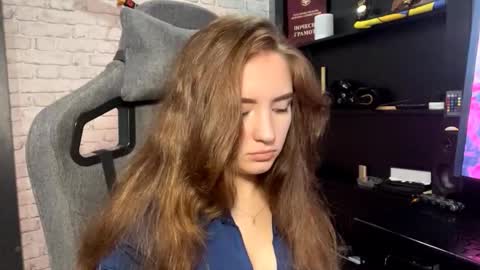 Snapshot of loreanyeatman chatting on October 17, 6:50 am Molly online show from October 17, 6:50 am