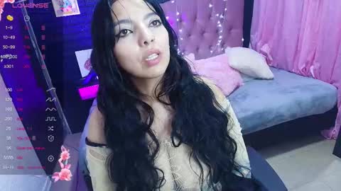 Snapshot of loren_44tits chatting on September 19, 2:48 am Loren online show from September 19, 2:48 am
