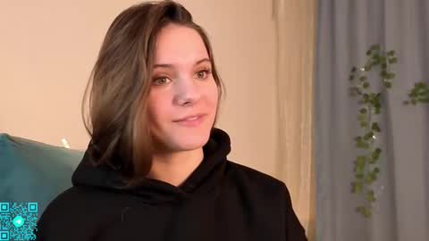 Snapshot of lorettadunnelli chatting on October 17, 7:51 pm Chloe for Fan BlackHole online show from October 17, 7:51 pm