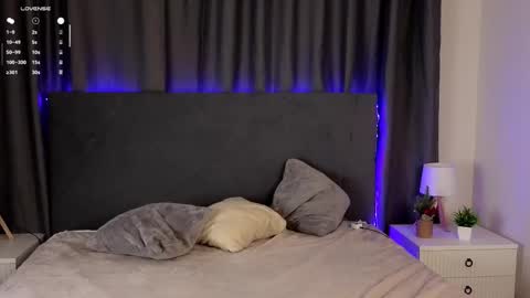 Mia online show from November 20, 3:09 pm