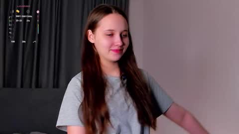 Mia online show from October 31, 1:22 pm