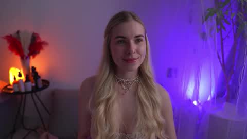 Lorrie online show from September 26, 9:17 am