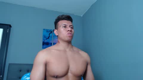Snapshot of lothbrok_strong chatting on February 15, 12:59 am lothbrok online show from February 15, 12:59 am