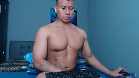 Snapshot of lothbrok_strong chatting on October 19, 1:21 am lothbrok online show from October 19, 1:21 am