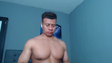 Snapshot of lothbrok_strong chatting on September 25, 1:01 am lothbrok online show from September 25, 1:01 am