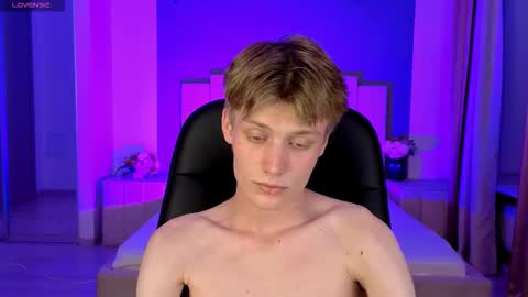 louie_evans online show from September 15, 10:11 pm