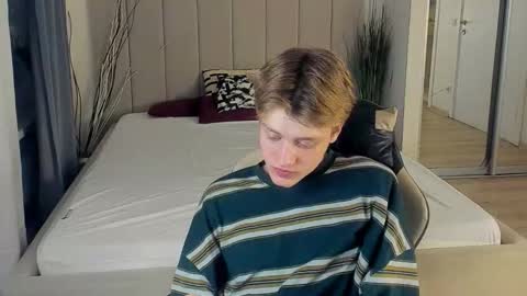 louie_evans online show from September 29, 5:23 pm