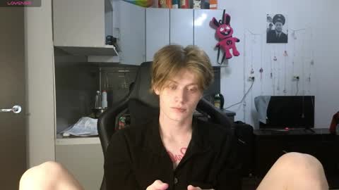 louie_evans online show from March 28, 11:28 pm