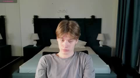 louie_evans online show from January 12, 9:44 pm