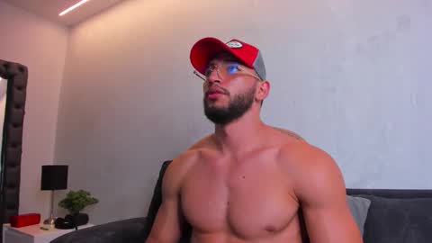 Louis online show from February 9, 3:32 am