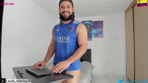 louis_marley_ online show from October 31, 4:29 pm