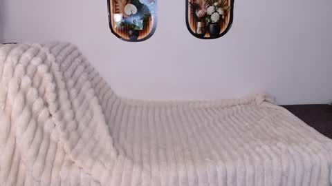 love bella  online show from April 15, 12:36 am