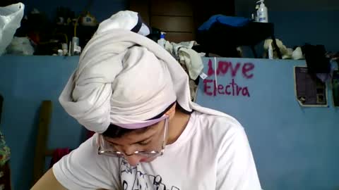 Snapshot of love_electra chatting on September 21, 4:33 pm love_electra online show from September 21, 4:33 pm