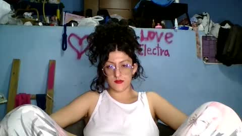 Snapshot of love_electra chatting on October 1, 11:58 pm love_electra online show from October 1, 11:58 pm