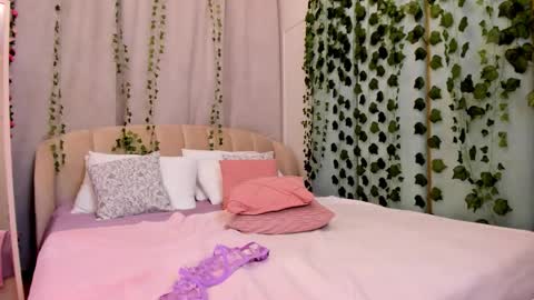 Lola online show from December 5, 12:21 am