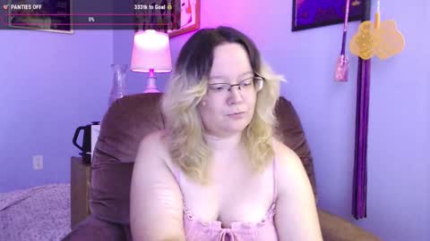 love_you_julia online show from September 14, 10:00 pm