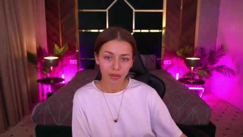 loveedove online show from April 2, 1:18 pm