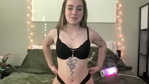 Olivia Rose online show from February 2, 8:27 pm