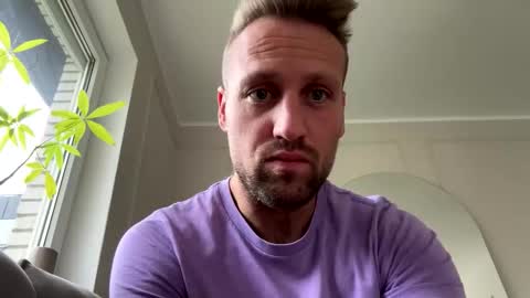 lovefuesse online show from October 28, 9:10 am