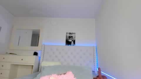 Val online show from December 22, 1:23 am