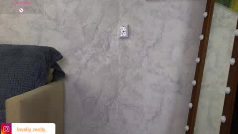 Molly online show from December 18, 5:52 pm