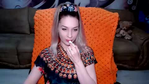 Snapshot of lovellymalina chatting on March 1, 4:44 pm private open online show from March 1, 4:44 pm