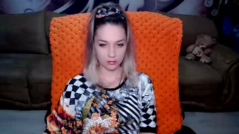 Snapshot of lovellymalina chatting on March 2, 11:39 am private open online show from March 2, 11:39 am