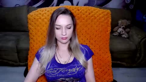 Snapshot of lovellymalina chatting on February 4, 6:17 pm private open online show from February 4, 6:17 pm