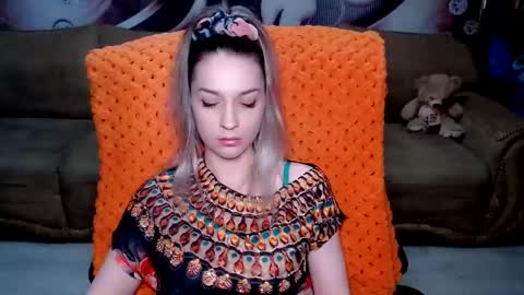 Snapshot of lovellymalina chatting on March 4, 10:13 am private open online show from March 4, 10:13 am
