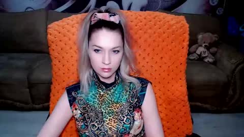Snapshot of lovellymalina chatting on February 1, 4:00 pm private open online show from February 1, 4:00 pm