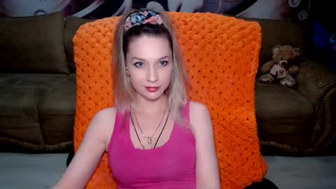 Snapshot of lovellymalina chatting on February 5, 4:36 pm private open online show from February 5, 4:36 pm