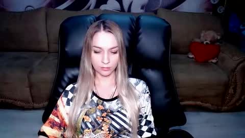 Snapshot of lovellymalina chatting on September 29, 4:50 pm private open online show from September 29, 4:50 pm