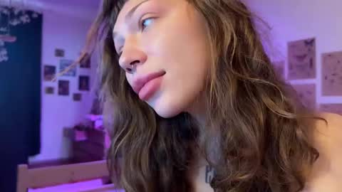 Snapshot of lovelorn_ chatting on October 5, 6:44 am Elsa online show from October 5, 6:44 am