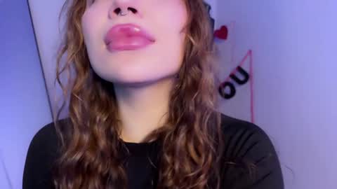 Snapshot of lovelorn_ chatting on February 7, 3:02 am Elsa online show from February 7, 3:02 am