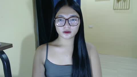 Snapshot of lovely_laura09 chatting on March 12, 5:57 am Lovely Laura online show from March 12, 5:57 am