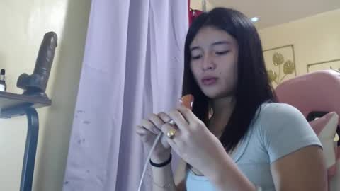 Snapshot of lovely_laura09 chatting on September 20, 9:45 am Lovely Laura online show from September 20, 9:45 am