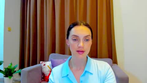 Snapshot of lovelyeemia chatting on October 15, 11:22 am Mia online show from October 15, 11:22 am