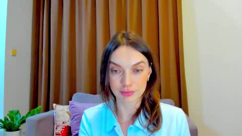 Snapshot of lovelyeemia chatting on October 5, 12:02 pm Mia online show from October 5, 12:02 pm