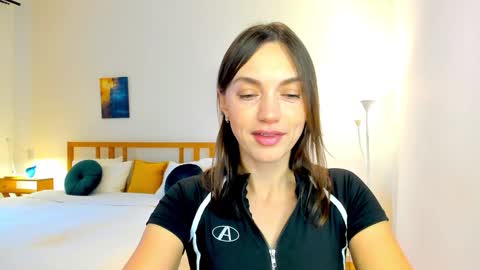 Snapshot of lovelyeemia chatting on December 2, 7:08 am Mia online show from December 2, 7:08 am