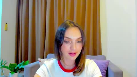 Snapshot of lovelyeemia chatting on September 20, 1:58 pm Mia online show from September 20, 1:58 pm