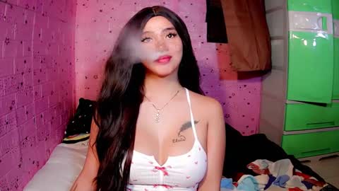 Snapshot of lovelykayleexx chatting on March 10, 11:12 am ara online show from March 10, 11:12 am