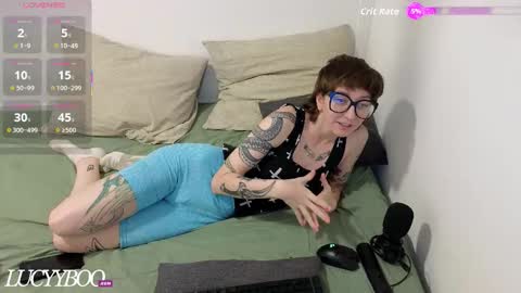 lovelylittlelucyy online show from February 11, 6:01 pm