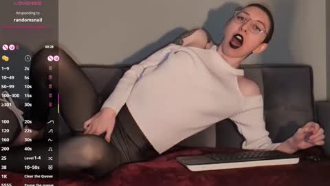 lovelylittlelucyy online show from February 5, 8:25 pm