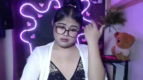 Snapshot of lovelypinaychubsx chatting on October 3, 9:34 pm lovely online show from October 3, 9:34 pm