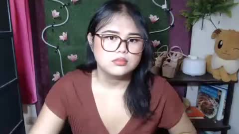 Snapshot of lovelypinaychubsx chatting on September 28, 3:15 am lovely online show from September 28, 3:15 am