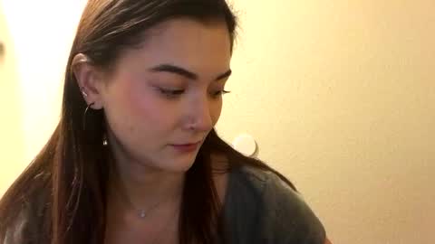 Snapshot of lovelyqueenaria chatting on December 4, 5:49 pm Queen Aria  online show from December 4, 5:49 pm