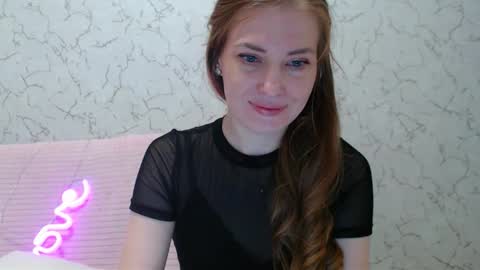 Snapshot of lovepeanutgirl chatting on October 2, 4:28 pm Mary Love online show from October 2, 4:28 pm