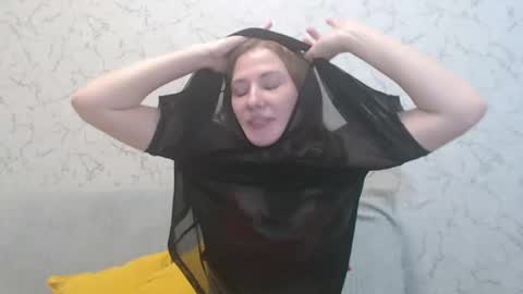 Snapshot of lovepeanutgirl chatting on February 2, 3:17 pm Mary Love online show from February 2, 3:17 pm