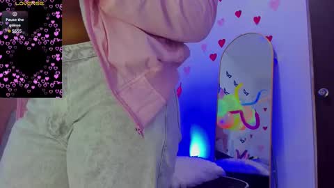 Snapshot of lovequeen02 chatting on March 2, 12:01 pm L O V E online show from March 2, 12:01 pm