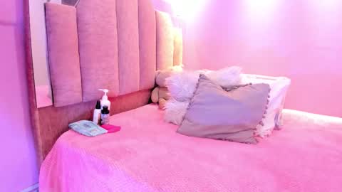 L O V E  online show from November 11, 12:07 pm